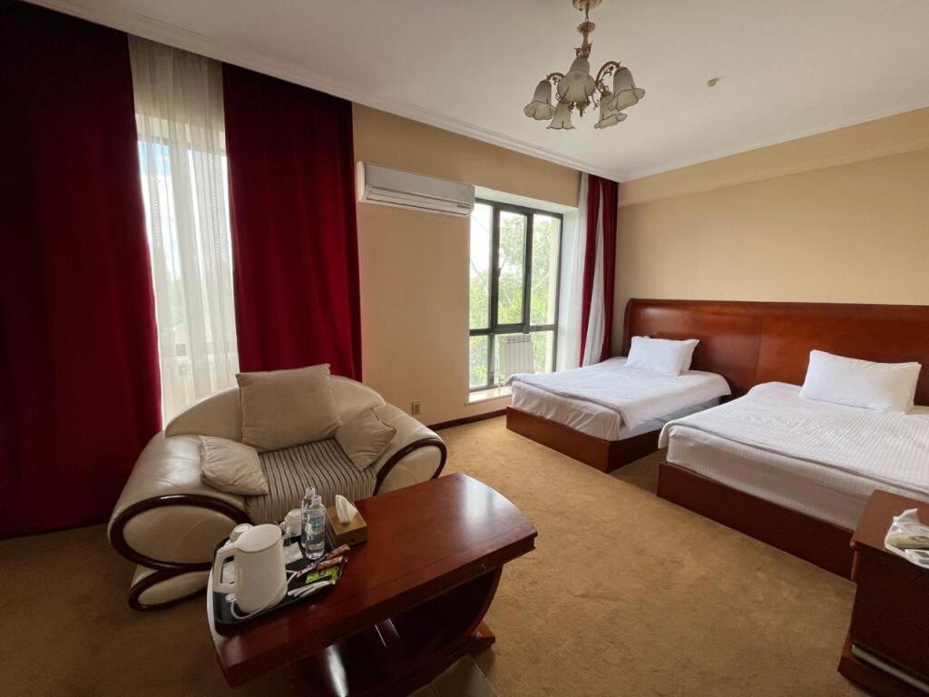 Hotel Luxurious Taraz Exterior foto