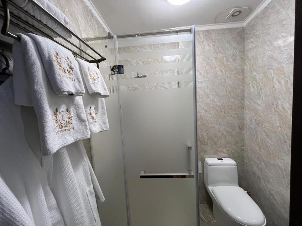 Hotel Luxurious Taraz Exterior foto