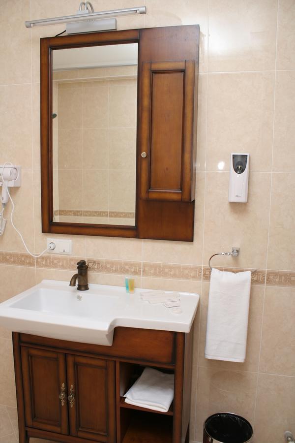 Hotel Luxurious Taraz Exterior foto